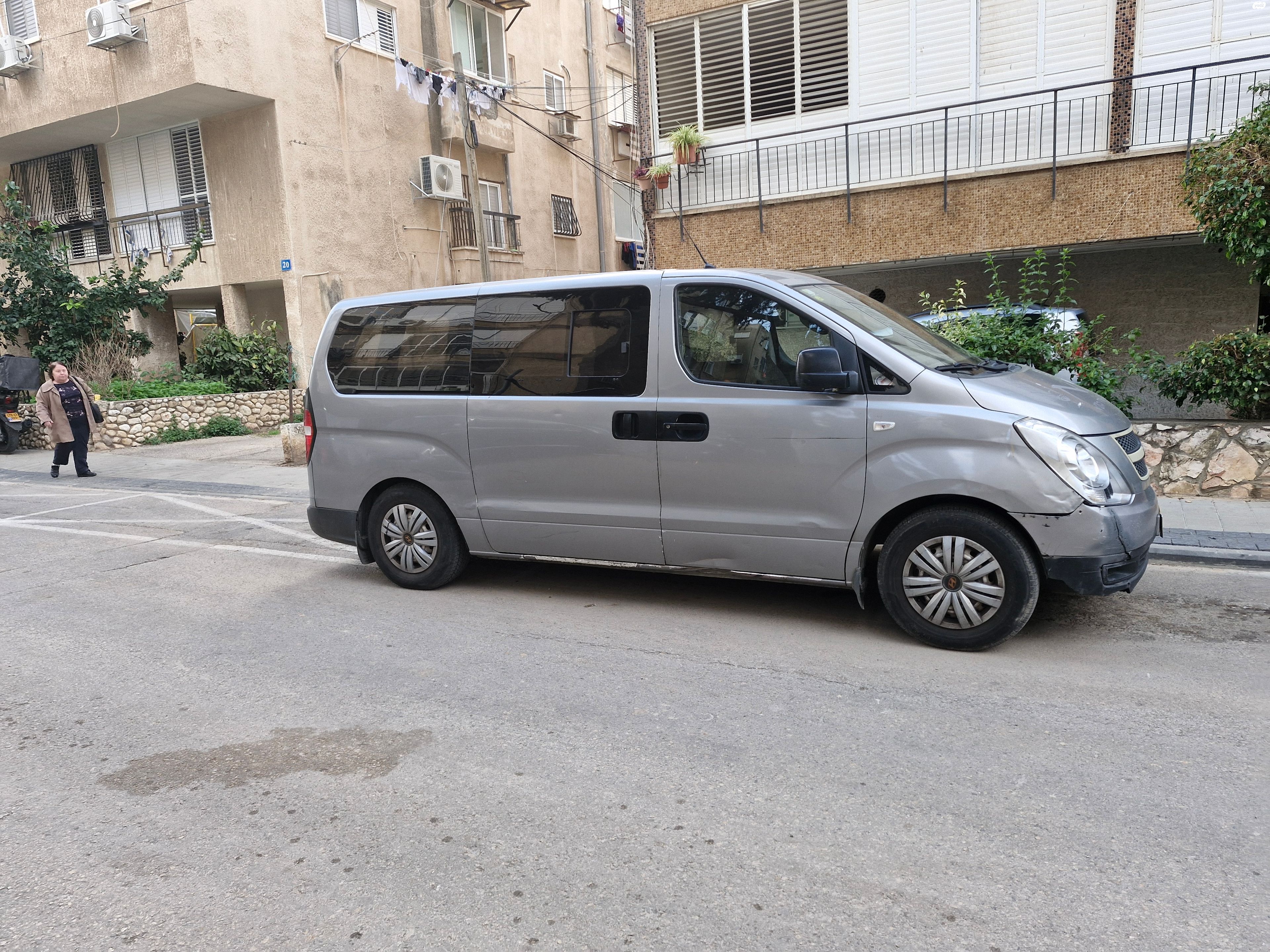 מודעת רכב יונדאי H-1 / i800