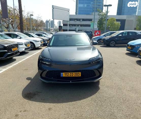 מודעת רכב ג'נסיס GV60
