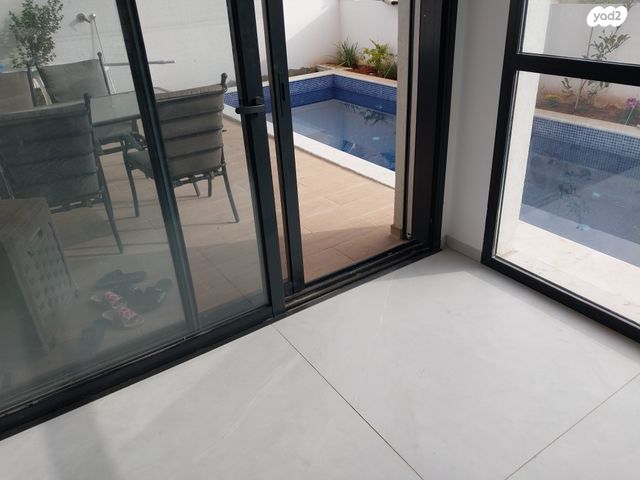 בית פרטי/ קוטג', רב אלוף דן שומרון 10, קרית קריניצי, רמת גן