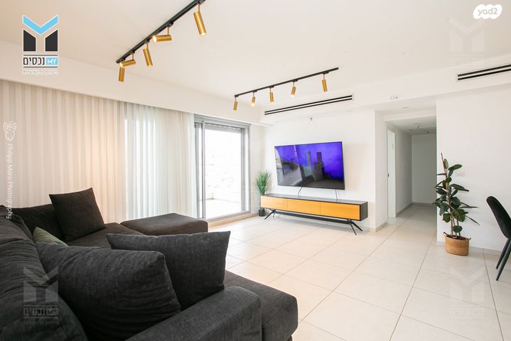 דירה, השחף, החותרים, טירת כרמל