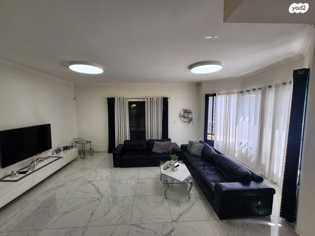 דו משפחתי, שעריה, פתח תקווה