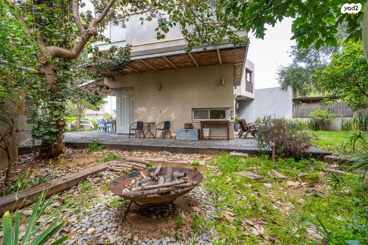 דו משפחתי, להבות חביבה