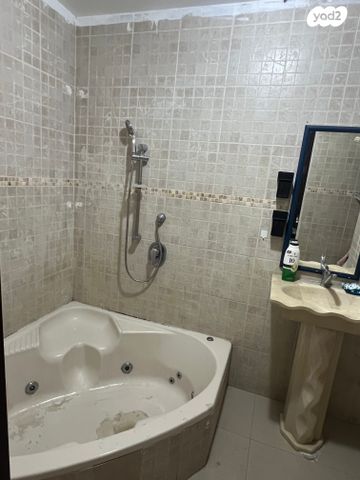 דירה, שרה, שער פלמר, תחנת רכבת השמונה, חיפה