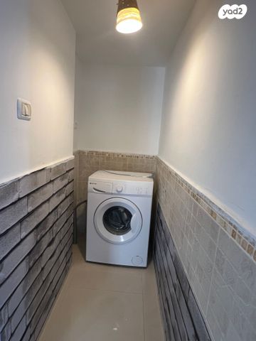 דירה, שרה, שער פלמר, תחנת רכבת השמונה, חיפה