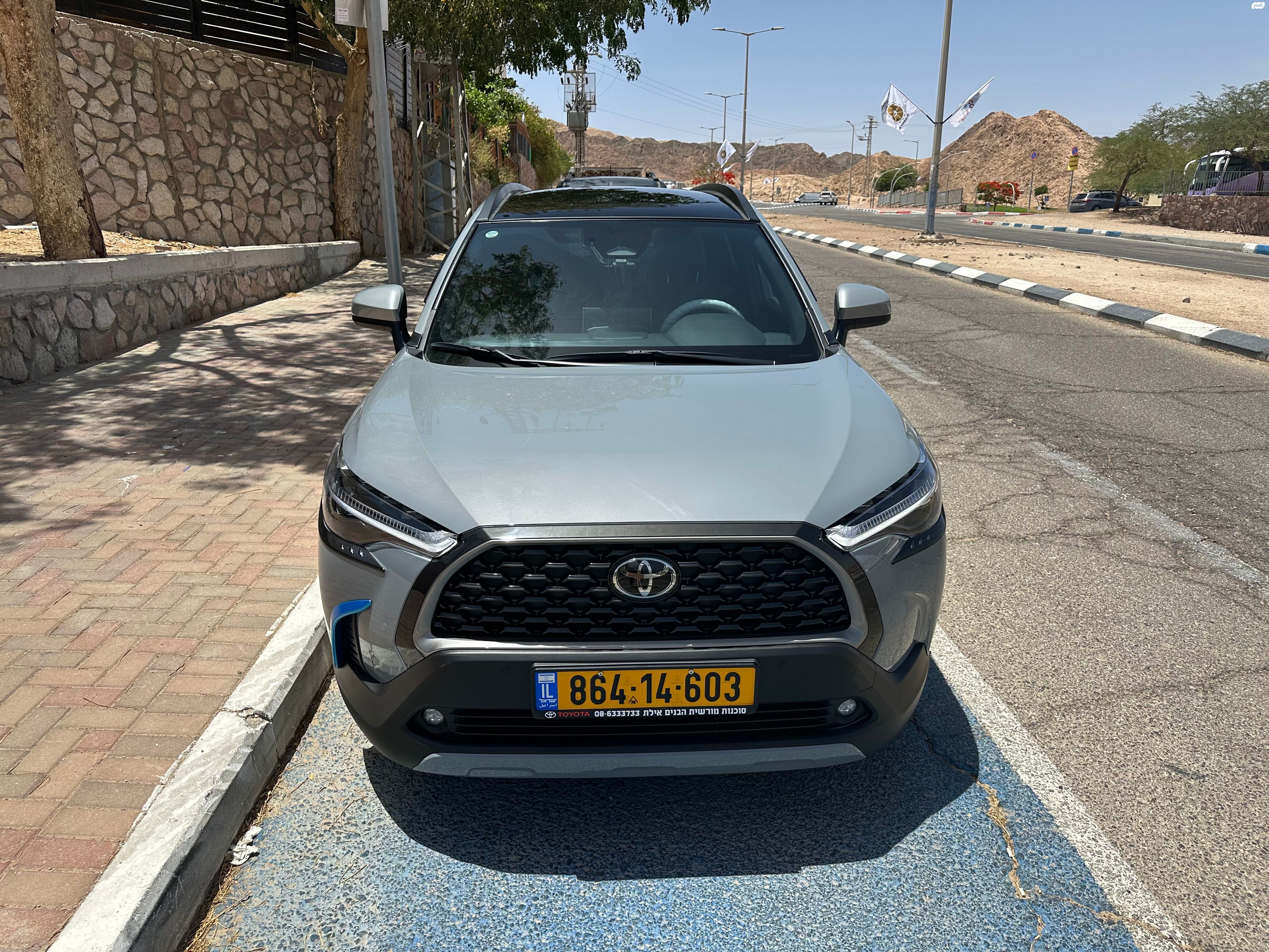 מודעת רכב טויוטה קורולה קרוס