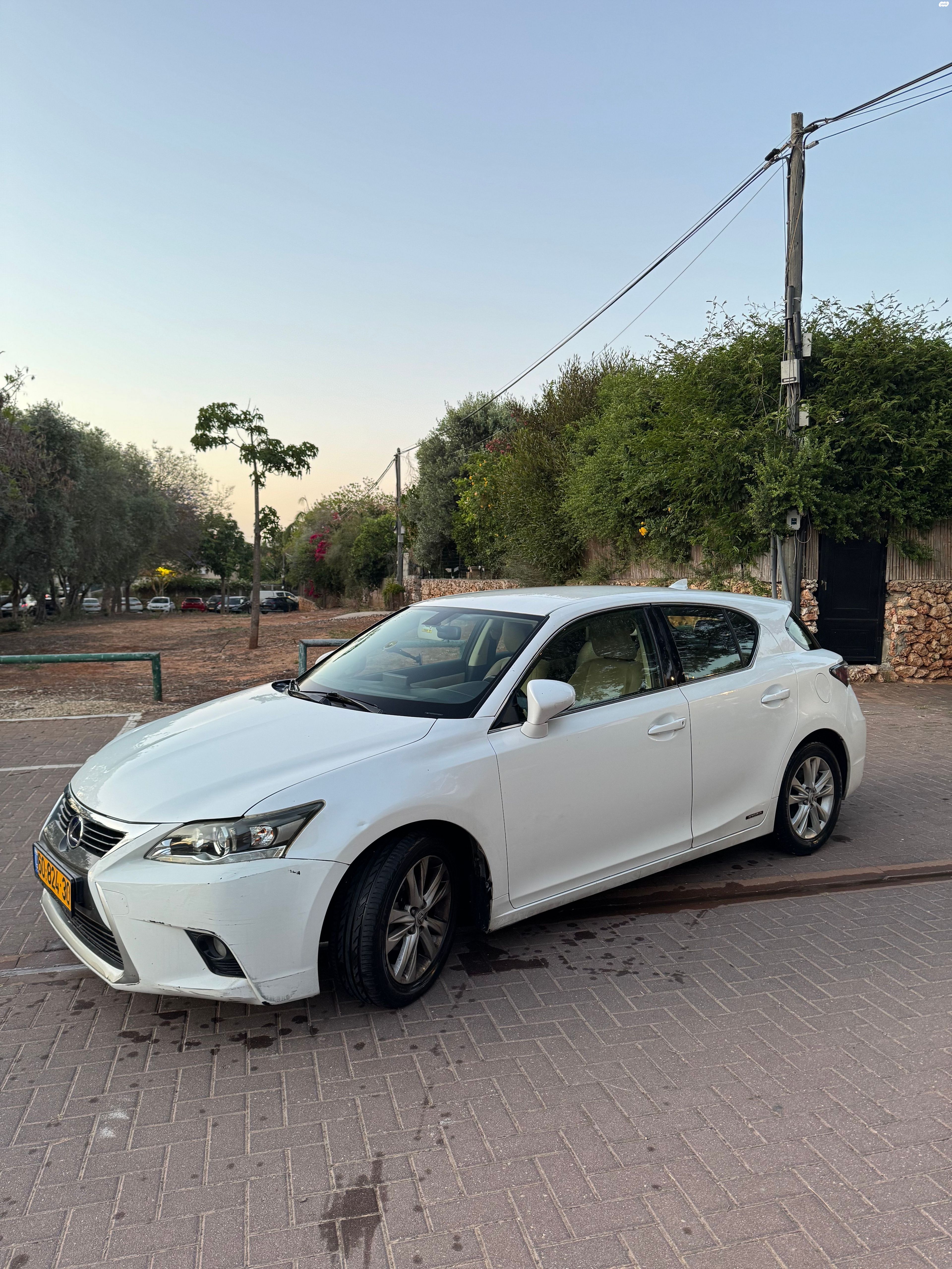 מודעת רכב לקסוס CT