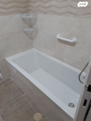 דו משפחתי, הנבל 9, קדומים, קדומים