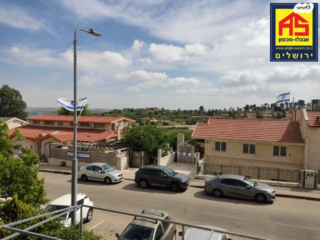 דירת גן, אלון שבות, אלון שבות