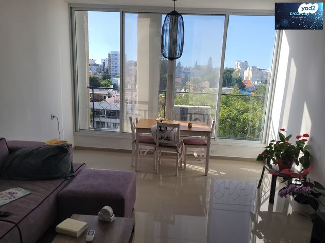 דירה, אהרון שקולניק, ג' / מרכז מזרח העיר, רחובות