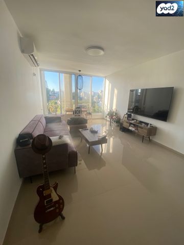 דירה, אהרון שקולניק, ג' / מרכז מזרח העיר, רחובות