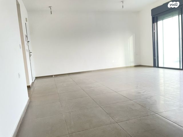 דירה, אלון, החורש, חריש