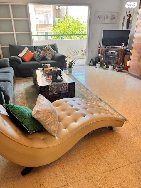 דירה, הרצליה