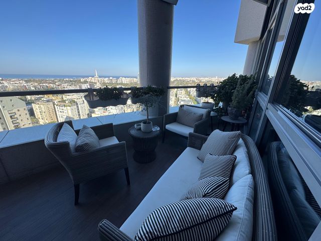 דירה, ניסים אלוני, צמרות איילון, פארק צמרת, תל אביב יפו