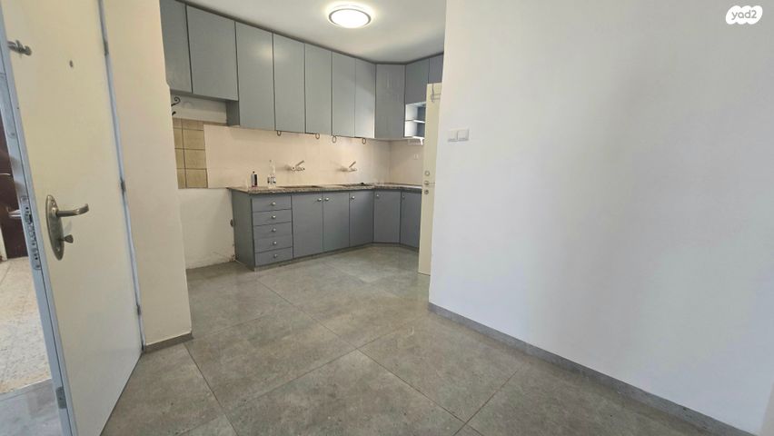 דירה, הרב לוי ביסטריצקי, בן גוריון כנען, צפת