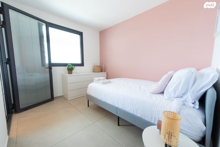 דירה, עין דור, שער פלמר, תחנת רכבת השמונה, חיפה