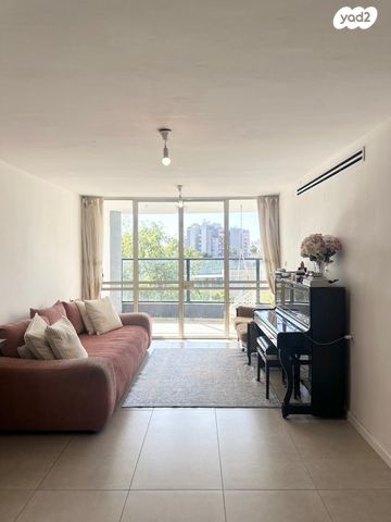 דירה, הדרור, נאות בן גוריון, יבנה