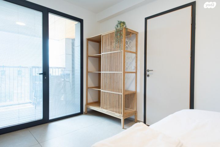 דירה, עין דור, שער פלמר, תחנת רכבת השמונה, חיפה