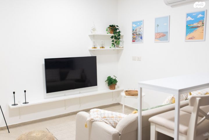 דירה, עין דור, שער פלמר, תחנת רכבת השמונה, חיפה