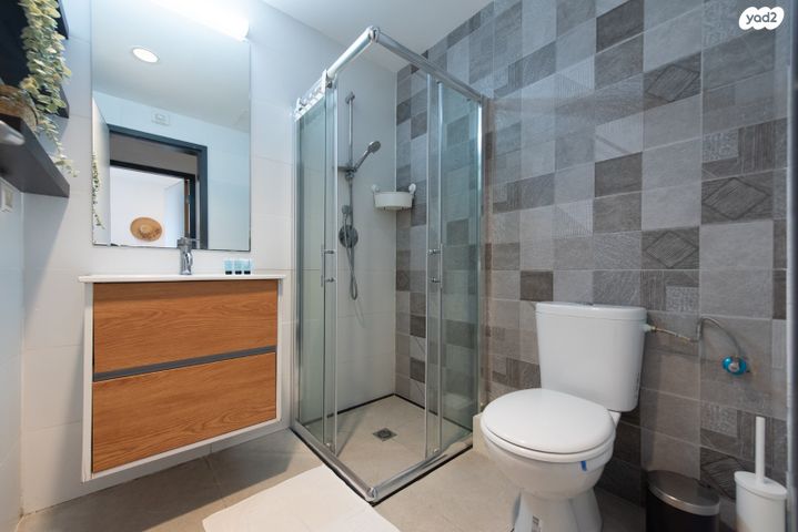 דירה, עין דור, שער פלמר, תחנת רכבת השמונה, חיפה