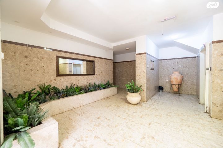 דירת גן, ה' באייר, נווה אפק, ראש העין