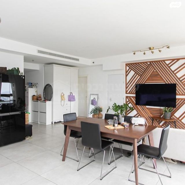 דירה, מעלות הבוצרים 8, מרכז הכרמל, חיפה