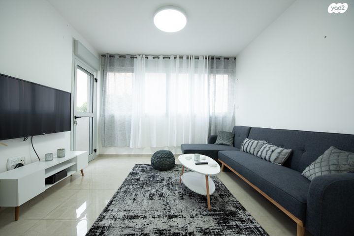 דירה, דרך העצמאות, שער פלמר, תחנת רכבת השמונה, חיפה