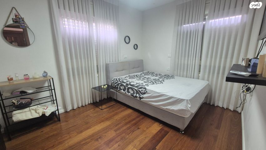 דו משפחתי, אורנית, אורנית