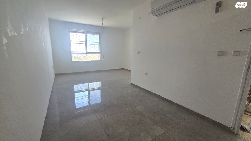 דירה, הרב לוי ביסטריצקי, בן גוריון כנען, צפת