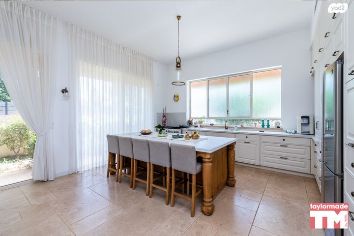 דו משפחתי, פרדס חנה כרכור