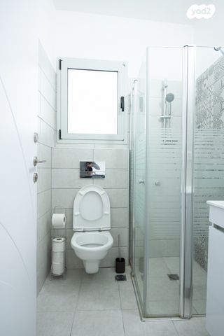 דירה, דרך העצמאות, שער פלמר, תחנת רכבת השמונה, חיפה