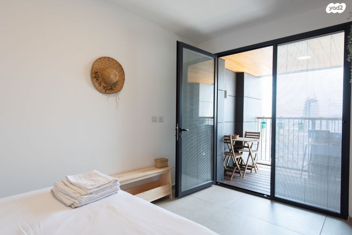 דירה, עין דור, שער פלמר, תחנת רכבת השמונה, חיפה