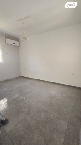 דירה, הרב לוי ביסטריצקי, בן גוריון כנען, צפת