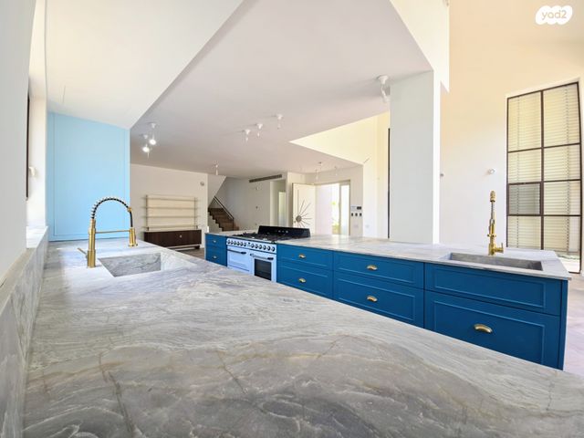 בית פרטי/ קוטג', רום 2000, רעננה