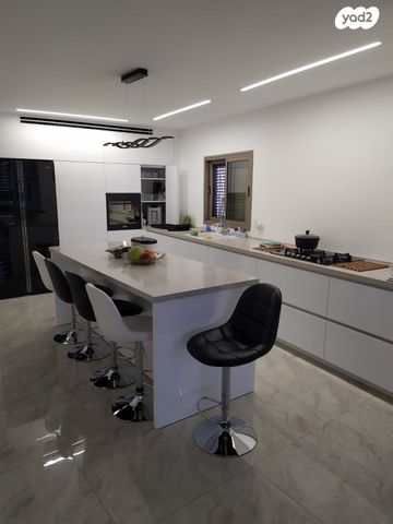 גג/ פנטהאוז, הפלמ"ח, עמידר, בת ים