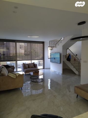 גג/ פנטהאוז, הפלמ"ח, עמידר, בת ים