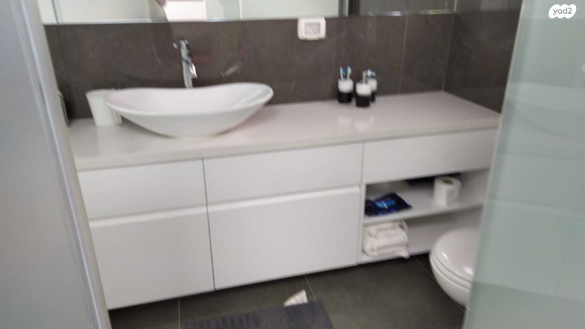 גג/ פנטהאוז, הפלמ"ח, עמידר, בת ים