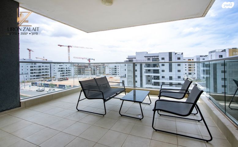 דירה, חיים הרצוג, פסגות אפק, ראש העין