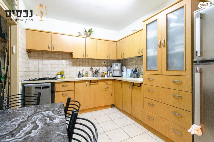 דירת גן, אלעד