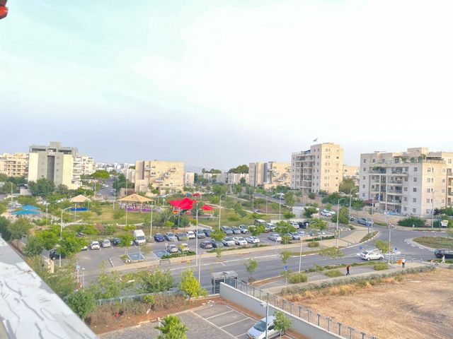 דירה, אלון, החורש, חריש