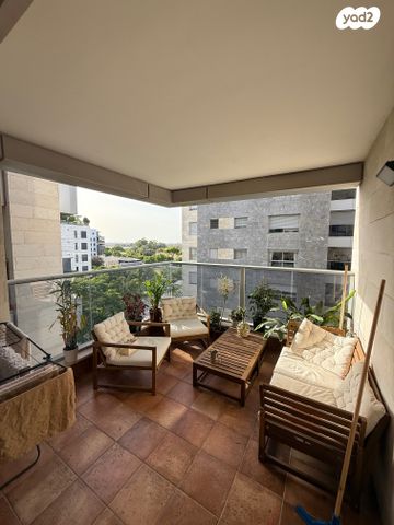 דירה, שמעון ויזנטל, הרצליה הירוקה, נווה עובד, הרצליה