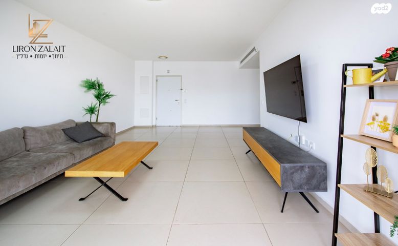 דירה, חיים הרצוג, פסגות אפק, ראש העין