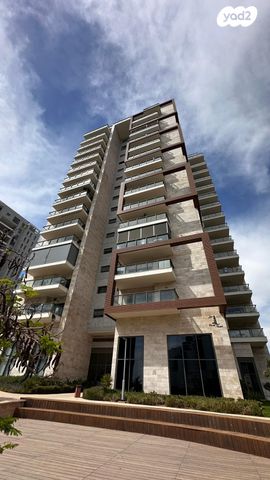 אריק לביא 18