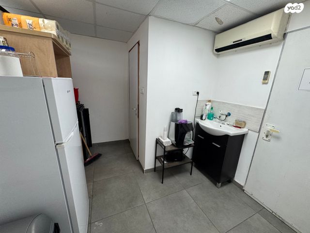 חנויות/ שטח מסחרי, קרית אתא