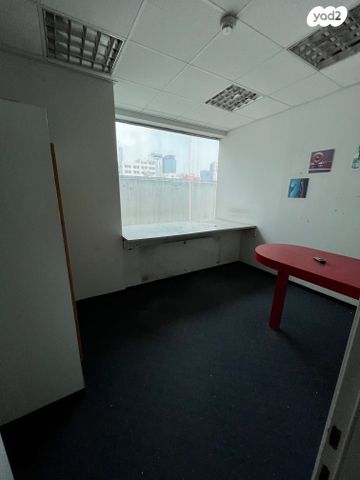 אולמות, חומה ומגדל, מונטיפיורי, הרכבת, תל אביב יפו