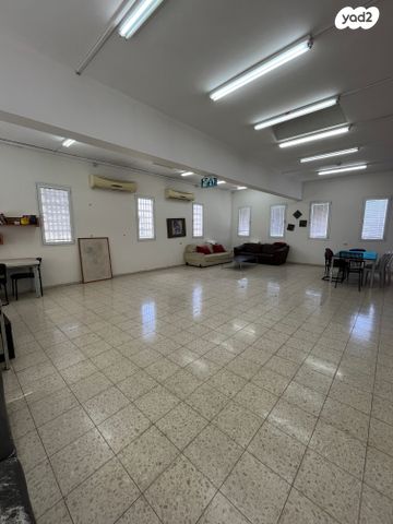 משרדים, דבורה, שוק תלפיות, חיפה