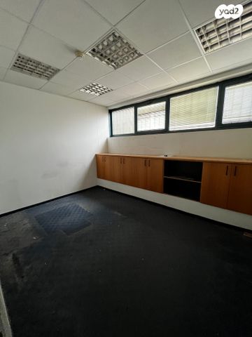 אולמות, חומה ומגדל, מונטיפיורי, הרכבת, תל אביב יפו