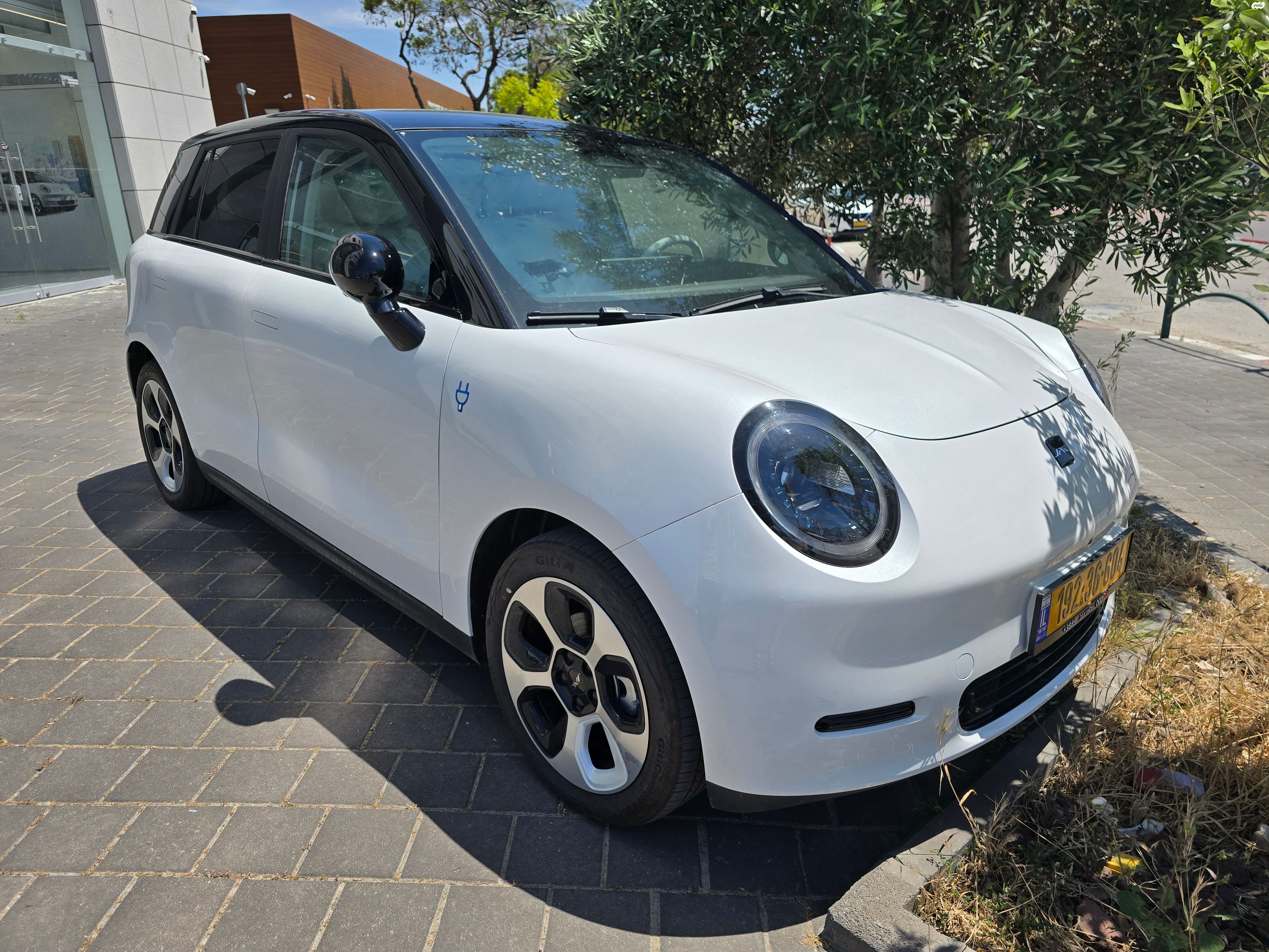 מודעת רכב ג׳יי.איי.סי 30