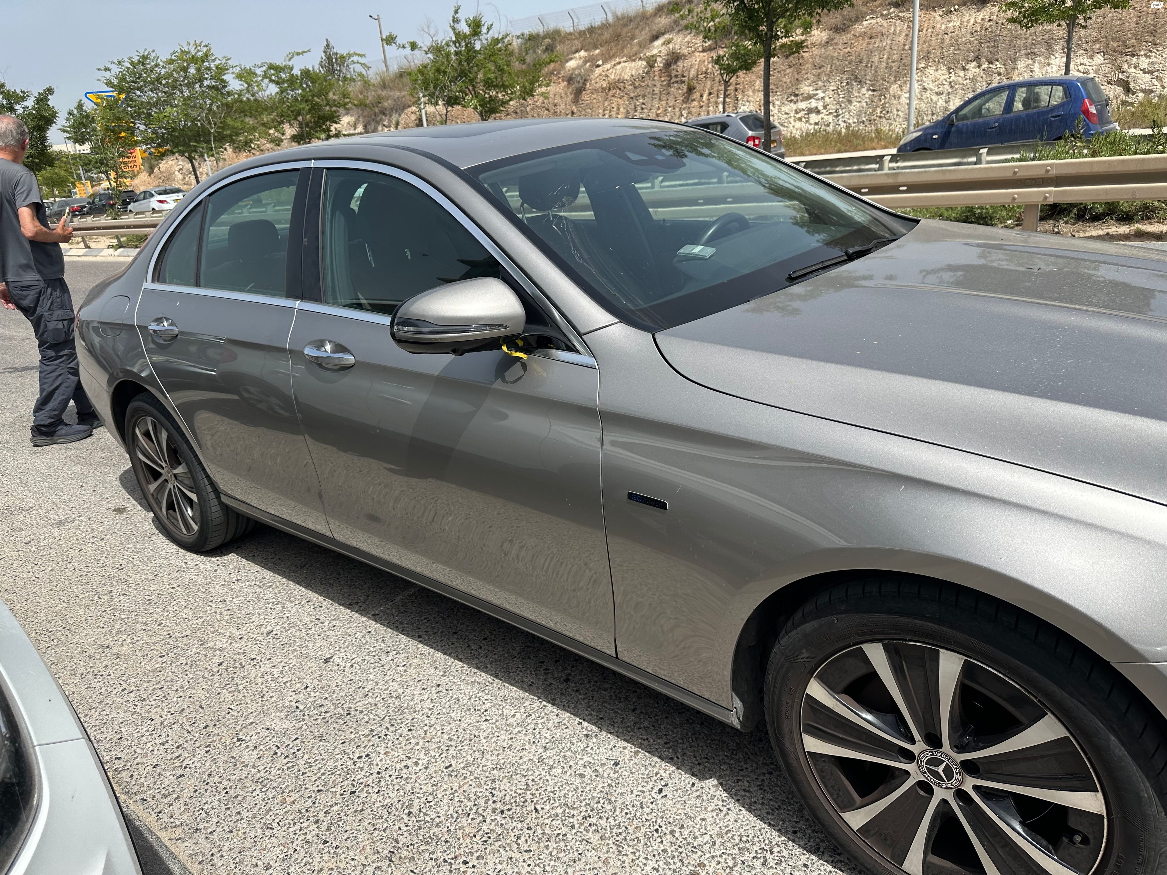 מודעת רכב מרצדס-בנץ E-class
