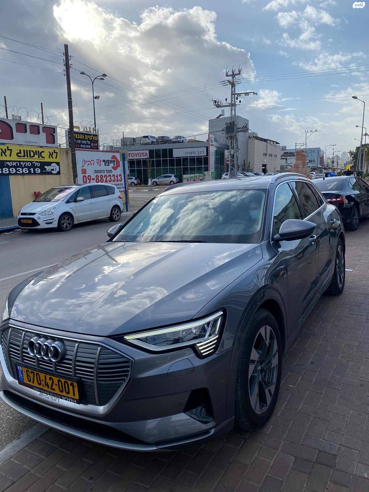מודעת רכב אאודי E-tron