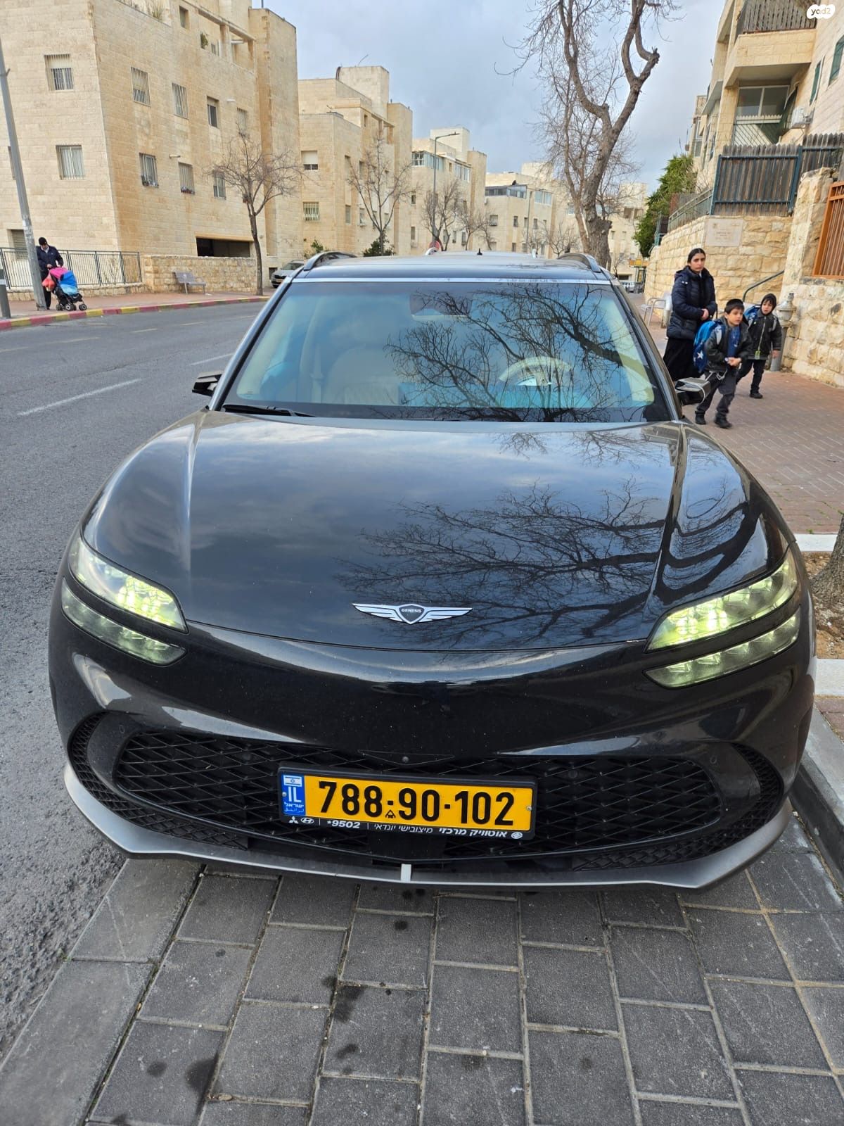 מודעת רכב ג'נסיס GV60